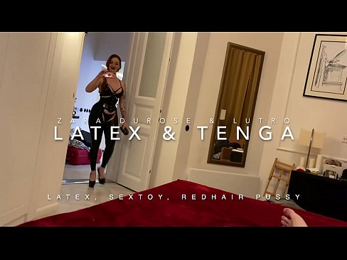 ❤️ Ngoanana e monyane ea nang le hlooho e khubelu ea apereng seaparo sa latex se kentsoeng ke ntate oa bobeli ho rona st.courseclass.ru ❌