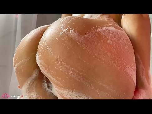 ❤️ Brunette o ipholla litho tsa botona kapa botšehali ho li khotsofatsa Pussy e nang le Vibrator ho ea ho Intense Orgasm in Shower ho rona st.courseclass.ru ❌